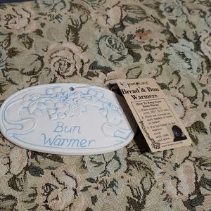 1989 Lynn Ulick Heart Land Vintage Ceramic Bread & Bun Warmer